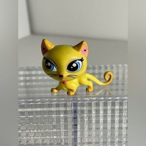 Littlest Pet Shop Siamese Ca Figurine named Mei-Mei Reeves